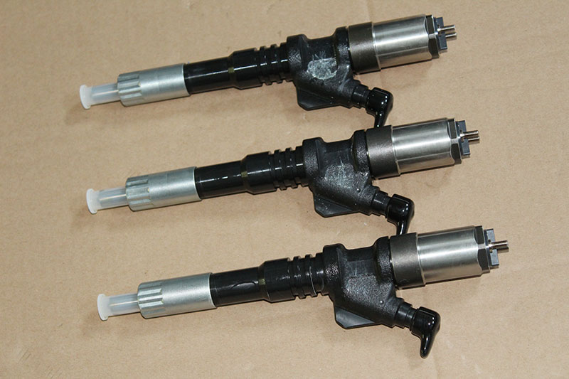 PC400-7噴油器